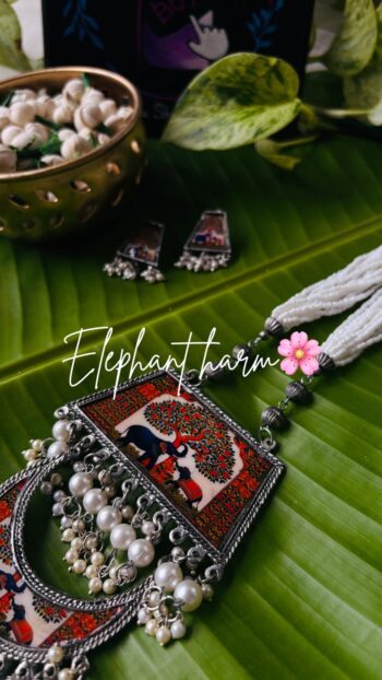 🌟 The "Kalamkari" Soul: Pearl-Drop Elephant Necklace 🐘